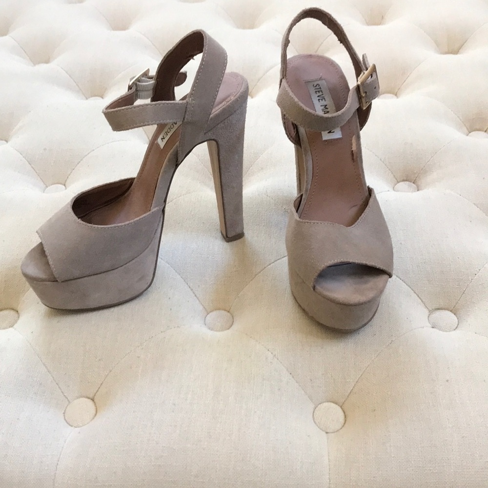 Steve Madden Pumps Size 7. Excellent condition.